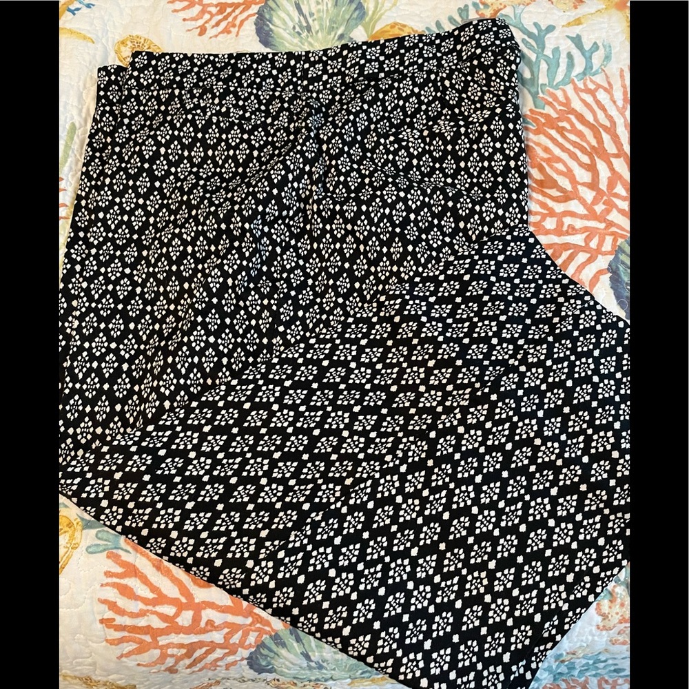 Cute stretchy cropped pants